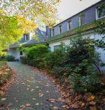 Dulst Altbau vorne 2.JPG